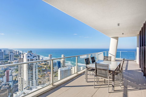 Mantra Circle On Cavill - Accommodation Yamba 10