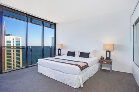 Mantra Circle On Cavill - Accommodation Yamba 9