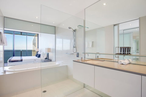 Mantra Circle On Cavill - Accommodation Yamba 6