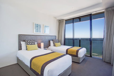 Mantra Circle On Cavill - Accommodation Yamba 17