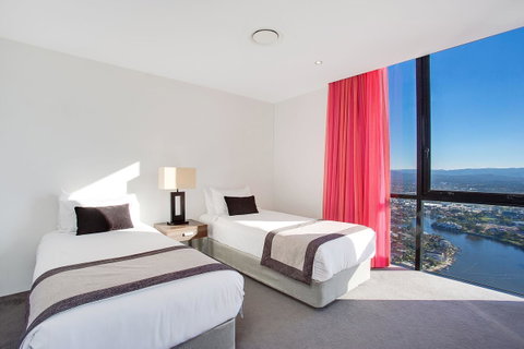 Mantra Circle On Cavill - Accommodation Yamba 5
