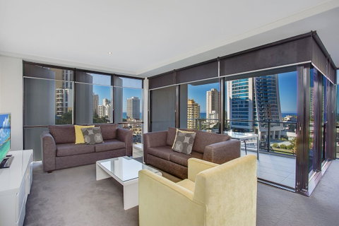 Mantra Circle On Cavill - Accommodation Yamba 21