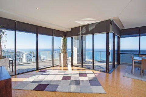 Mantra Circle On Cavill - Accommodation Yamba 1