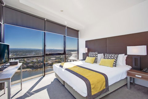 Mantra Circle On Cavill - Accommodation Yamba 39