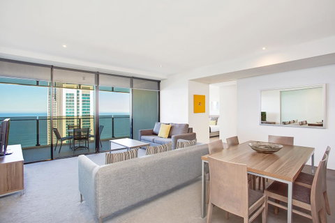 Mantra Circle On Cavill - Accommodation Yamba 14