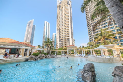 Towers Of Chevron - Private Apartment - Accommodation Yamba 0