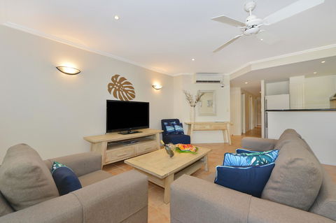 Cayman Villas Port Douglas - Accommodation Yamba 34