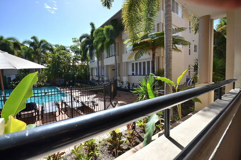 Cayman Villas Port Douglas - Accommodation Yamba 3