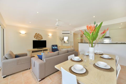 Cayman Villas Port Douglas - Accommodation Yamba 43