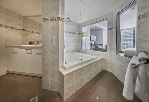 Novotel Surfers Paradise - Accommodation Yamba 10
