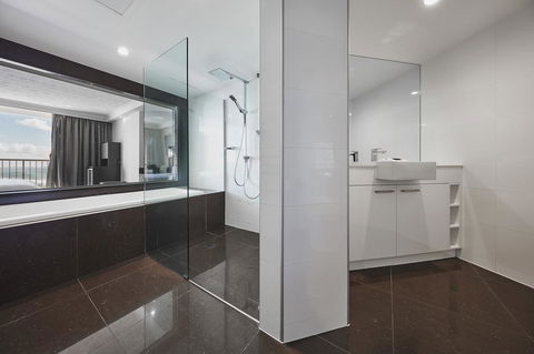 Novotel Surfers Paradise - Accommodation Yamba 20