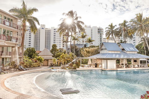 Novotel Cairns Oasis Resort - Accommodation Yamba 1