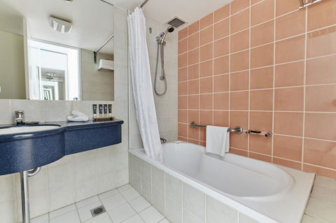Novotel Cairns Oasis Resort - Accommodation Yamba 2
