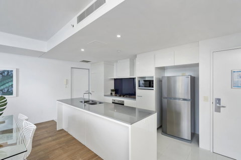 Circle On Cavill - Gclr - Accommodation Yamba 21