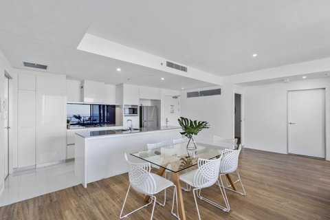 Circle On Cavill - Gclr - Accommodation Yamba 22