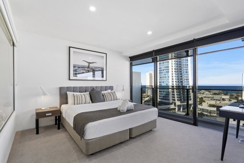 Circle On Cavill - Gclr - Accommodation Yamba 9