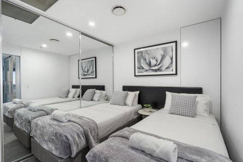 Circle On Cavill - Gclr - Accommodation Yamba 7