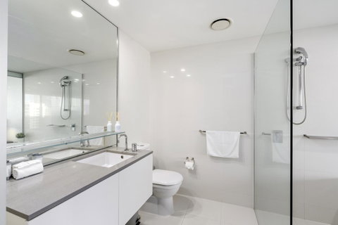 Circle On Cavill - Gclr - Accommodation Yamba 3