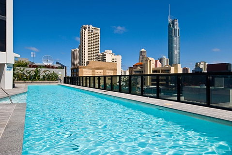 Circle On Cavill - Gclr - Accommodation Yamba 37