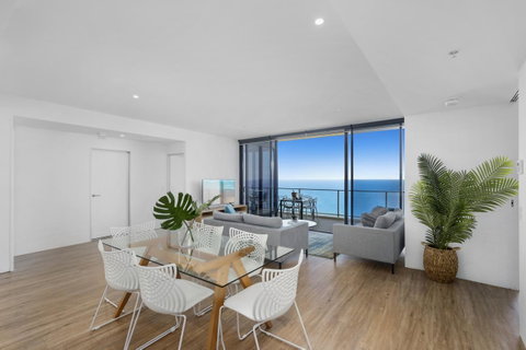 Circle On Cavill - Gclr - Accommodation Yamba 18