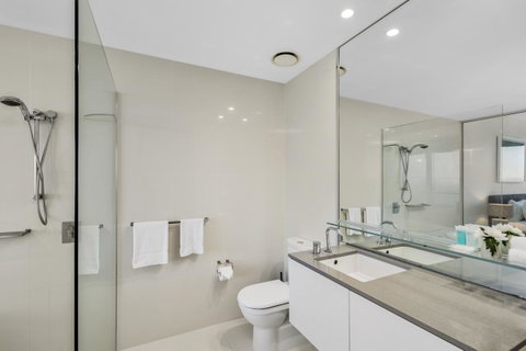 Circle On Cavill - Gclr - Accommodation Yamba 17