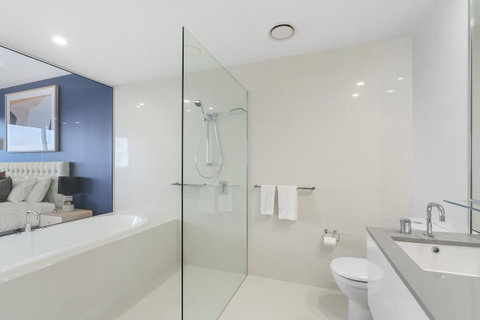 Circle On Cavill - Gclr - Accommodation Yamba 34