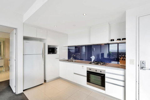 Circle On Cavill, Apartments And Sub Penthouses - We Accommodate - Accommodation Yamba 9