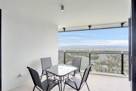 Circle On Cavill, Apartments And Sub Penthouses - We Accommodate - Accommodation Yamba 10