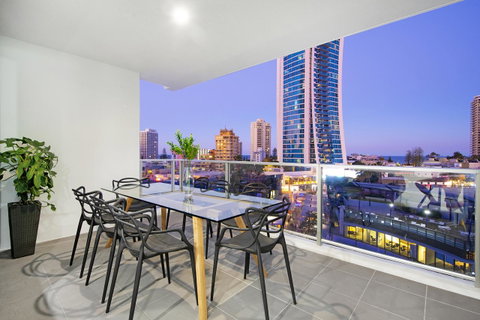 Circle On Cavill, Apartments And Sub Penthouses - We Accommodate - Accommodation Yamba 34