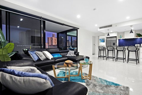 Circle On Cavill, Apartments And Sub Penthouses - We Accommodate - Accommodation Yamba 41