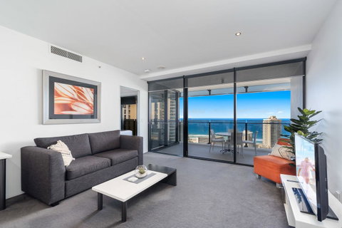 Circle On Cavill, Apartments And Sub Penthouses - We Accommodate - Accommodation Yamba 7