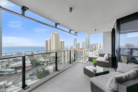 Circle On Cavill, Apartments And Sub Penthouses - We Accommodate - Accommodation Yamba 22