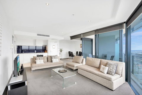Circle On Cavill, Apartments And Sub Penthouses - We Accommodate - Accommodation Yamba 12