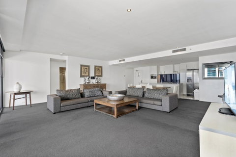 Circle On Cavill, Apartments And Sub Penthouses - We Accommodate - Accommodation Yamba 19