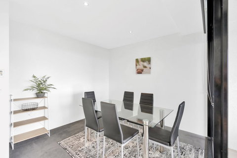 Circle On Cavill, Apartments And Sub Penthouses - We Accommodate - Accommodation Yamba 11