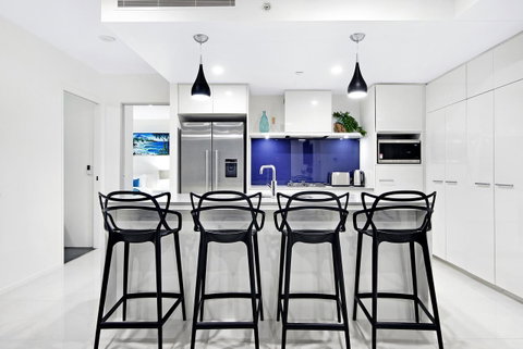 Circle On Cavill, Apartments And Sub Penthouses - We Accommodate - Accommodation Yamba 40