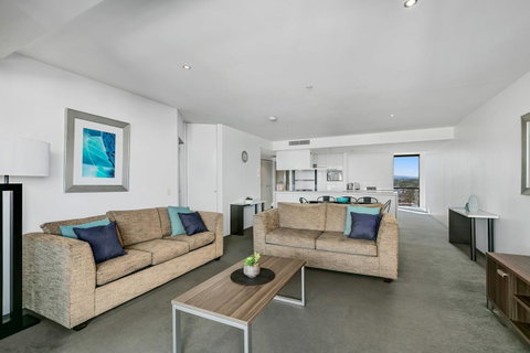 Circle On Cavill, Apartments And Sub Penthouses - We Accommodate - Accommodation Yamba 29