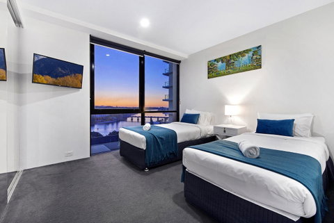 Circle On Cavill, Apartments And Sub Penthouses - We Accommodate - Accommodation Yamba 39