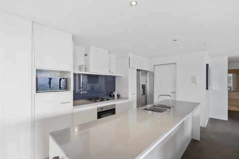 Circle On Cavill, Apartments And Sub Penthouses - We Accommodate - Accommodation Yamba 18