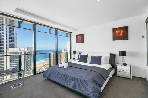 Circle On Cavill, Apartments And Sub Penthouses - We Accommodate - Accommodation Yamba 25