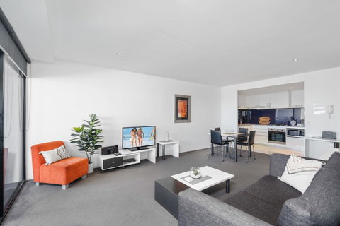 Circle On Cavill, Apartments And Sub Penthouses - We Accommodate - Accommodation Yamba 6