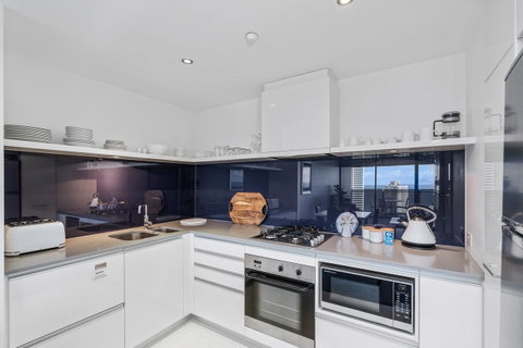 Circle On Cavill, Apartments And Sub Penthouses - We Accommodate - Accommodation Yamba 4