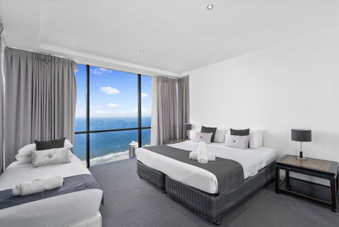 Circle On Cavill, Apartments And Sub Penthouses - We Accommodate - Accommodation Yamba 16