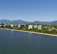 Holiday Inn Cairns Harbourside - Accommodation Yamba