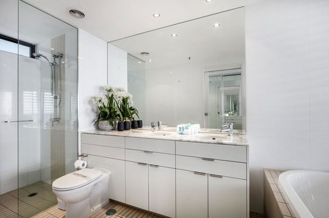 Ultra Broadbeach - Accommodation Yamba 14