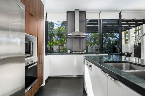 Ultra Broadbeach - Accommodation Yamba 25