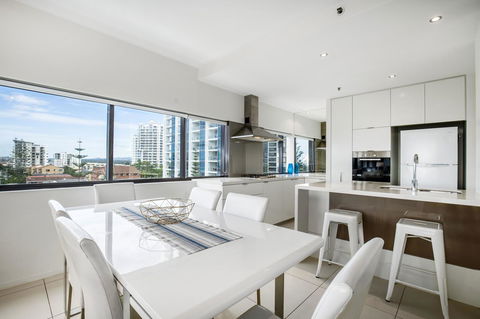 Ultra Broadbeach - Accommodation Yamba 9