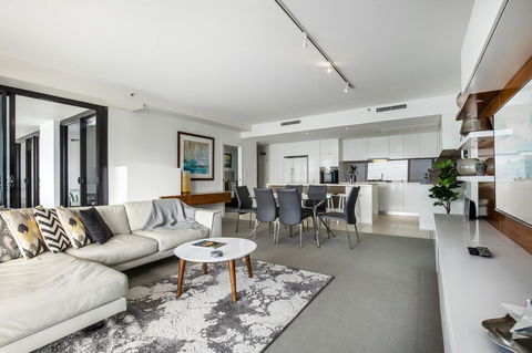 Ultra Broadbeach - Accommodation Yamba 12