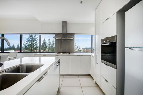 Ultra Broadbeach - Accommodation Yamba 8