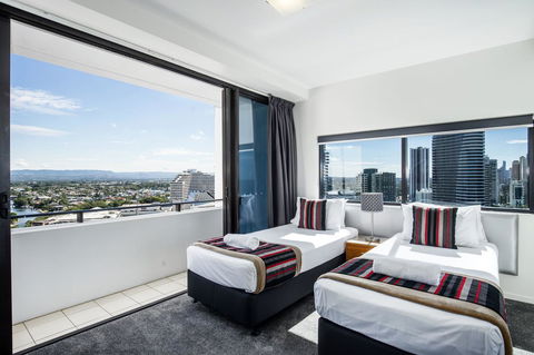 Ultra Broadbeach - Accommodation Yamba 27